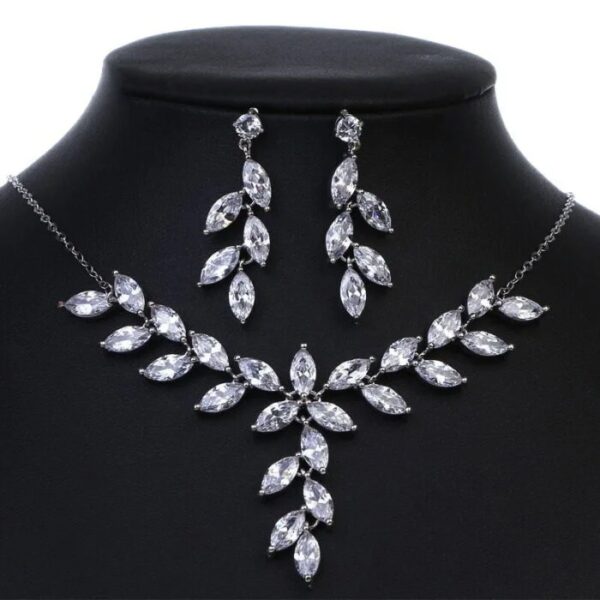 leaf style marquise set